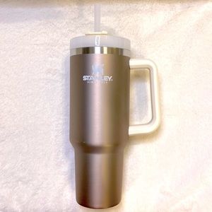 Stanley Quencher 40 oz Tumbler EUC - ROSE GLOW